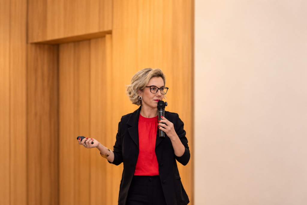 Psicóloga Fernanda Bortoluzzi aborda autenticidade na Panelinha Digital